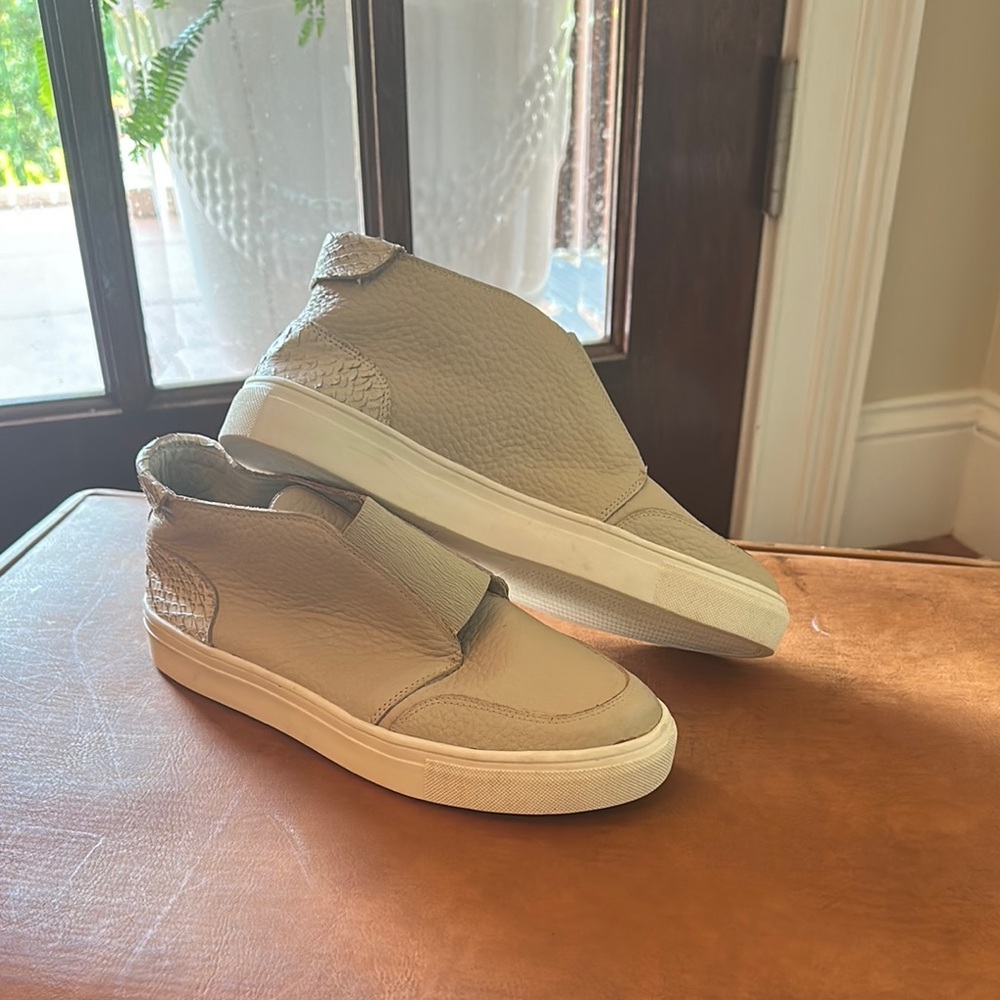 Kaanas Beige Leather Sneakers